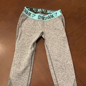 Gym shark leggings